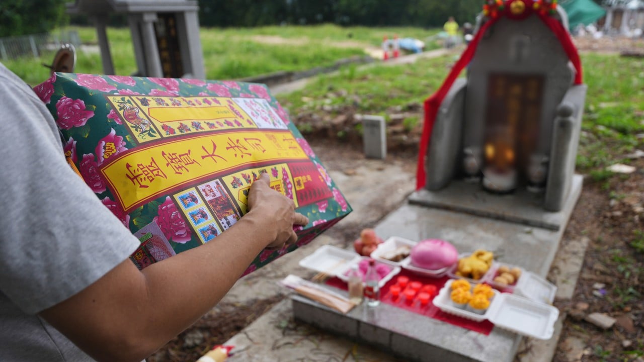 Korban kebakaran Hong Kong mendapatkan penghormatan terakhir yang layak